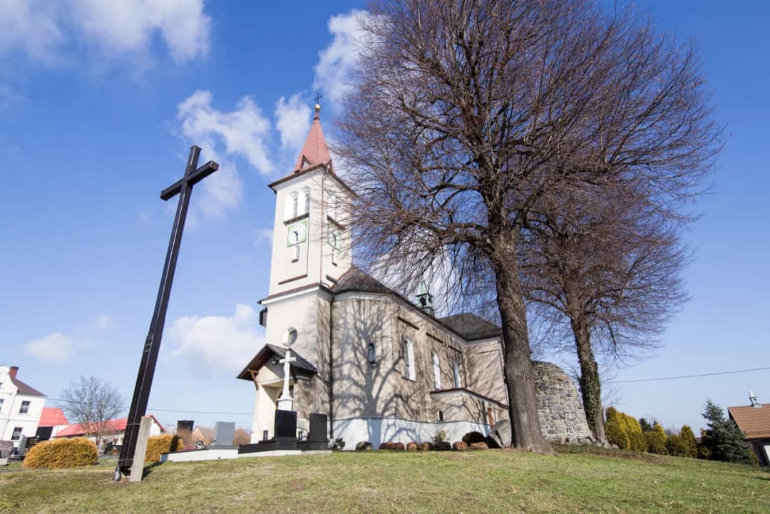 Parafia Krzyżanowice: Co łączy ją z miejscowością Kozienice?