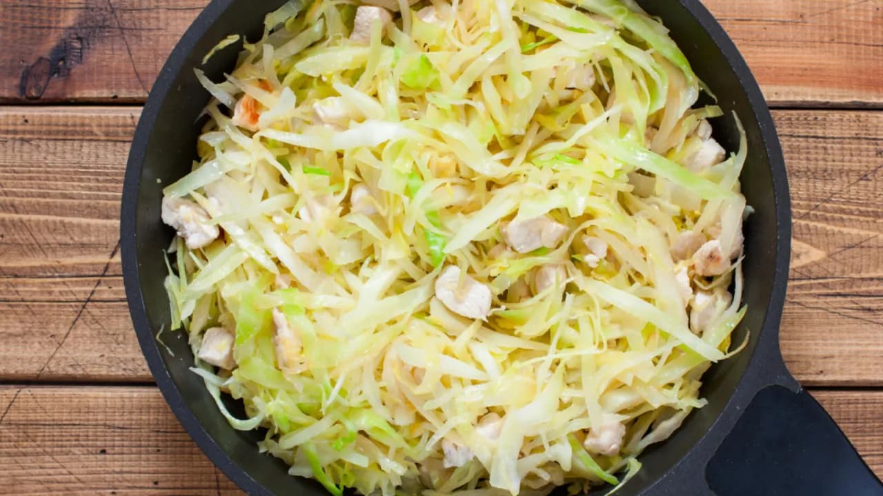 Skąd pochodzi bigos? Odkryj fascynującą historię tej potrawy