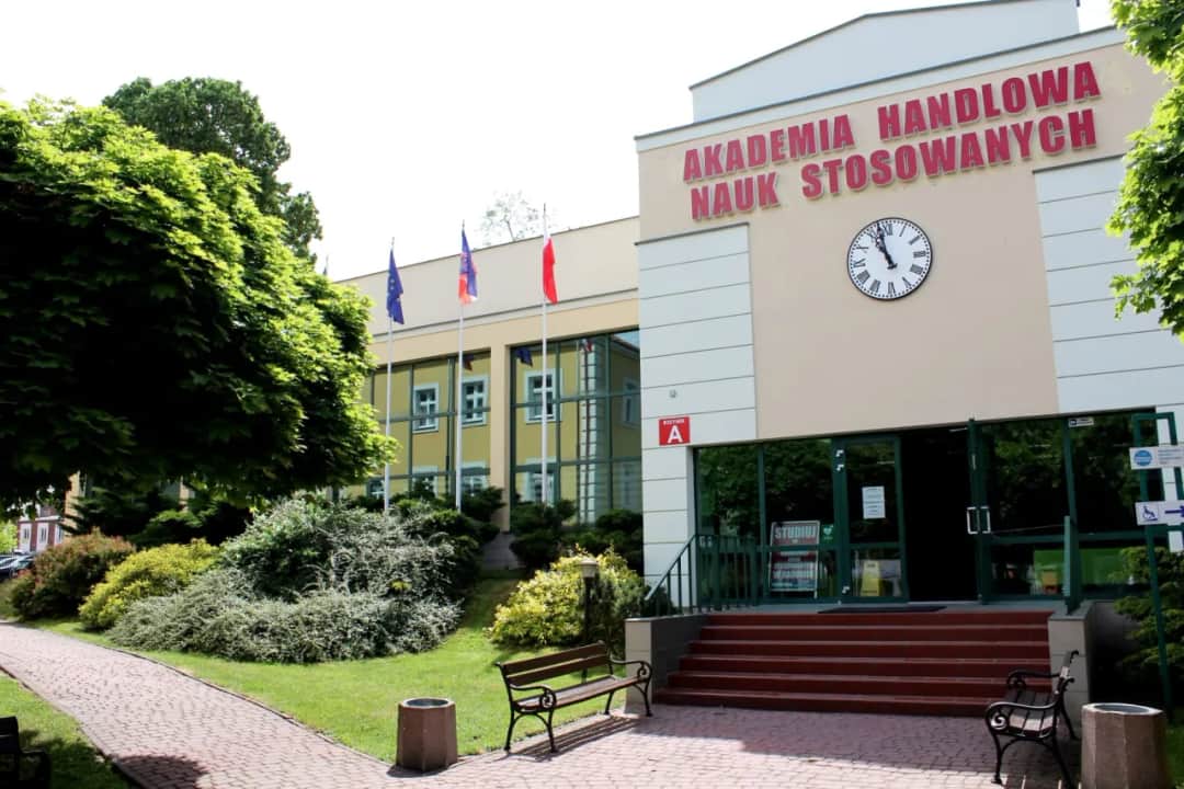 Akademia handlowa nauk stosowanych w Radomiu - oferta edukacyjna i rekrutacja