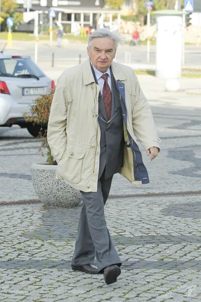 Czy Tadeusz Sznuk żyje? Aktualne informacje o jego zdrowiu i karierze Czy Tadeusz Sznuk żyje? Aktualne informacje o jego zdrowiu i karierze