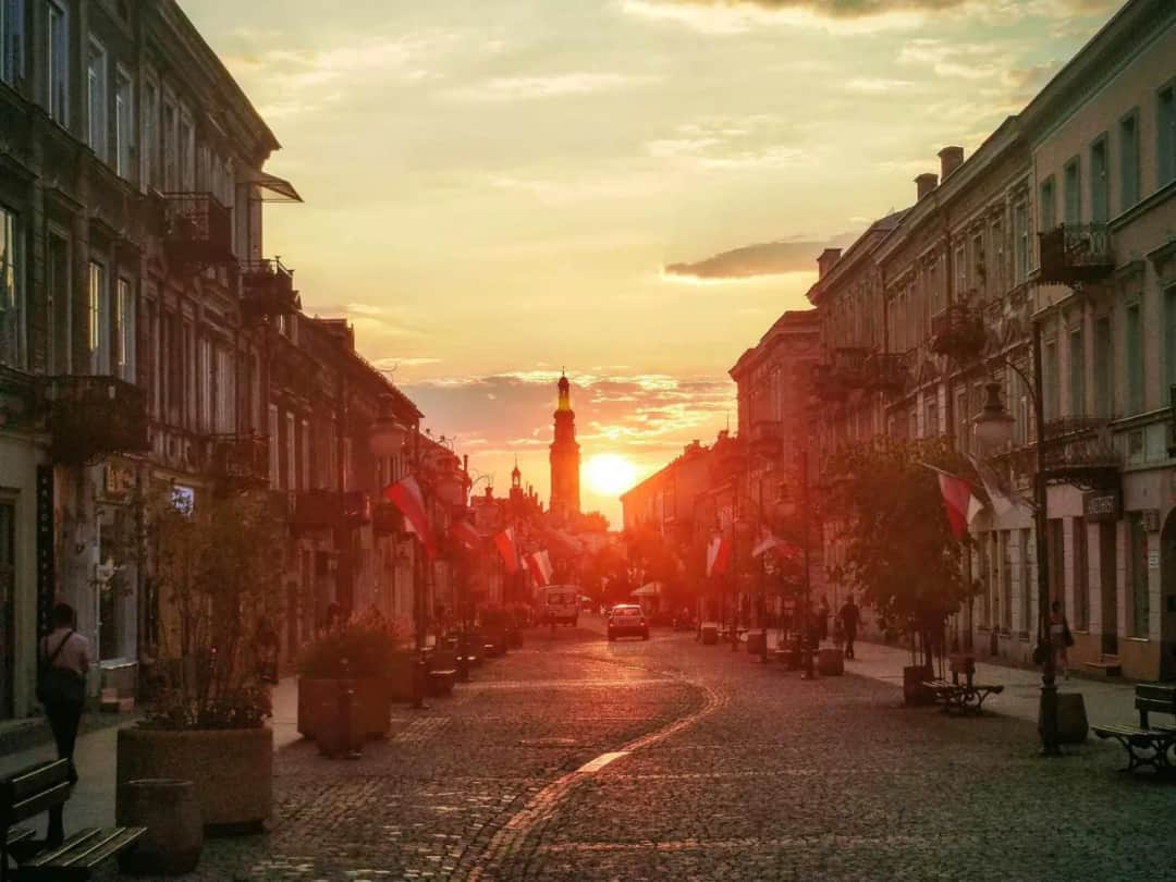 Informacje i aktualności na temat trasy Warszawa-Radom: przewodnik