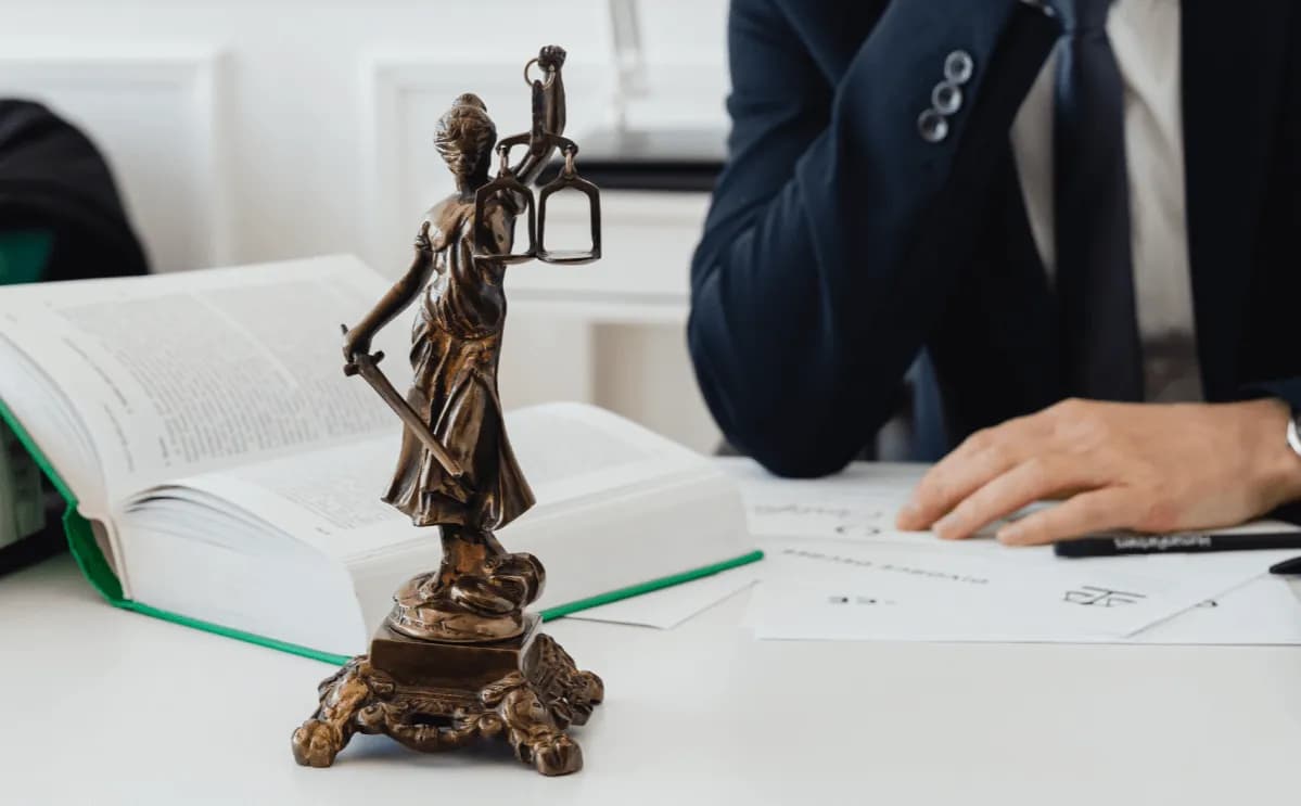 Kim jest biegły sądowy i jak jego opinia wpływa na wyrok?