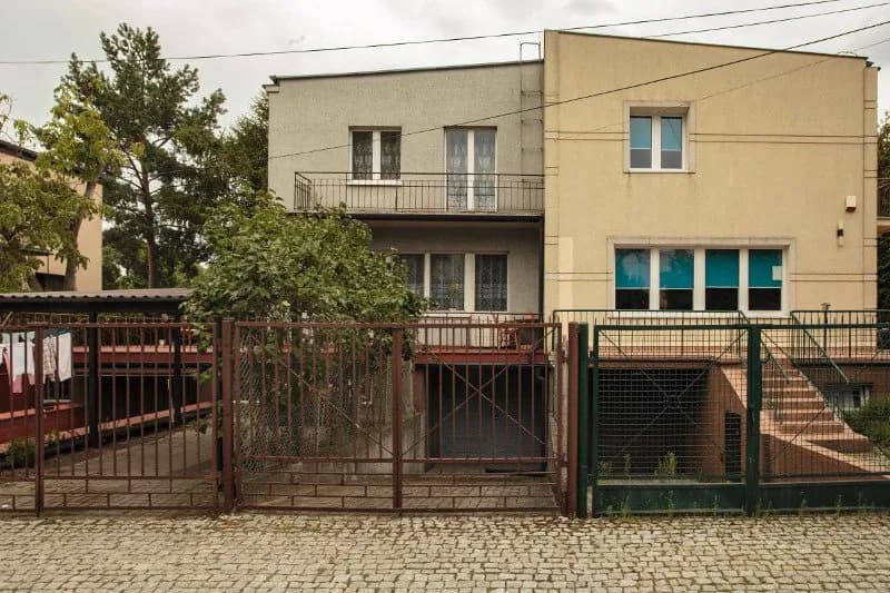 Gdzie mieszka Kaczyński? Tajemnice domu i lokalizacja w Żoliborzu