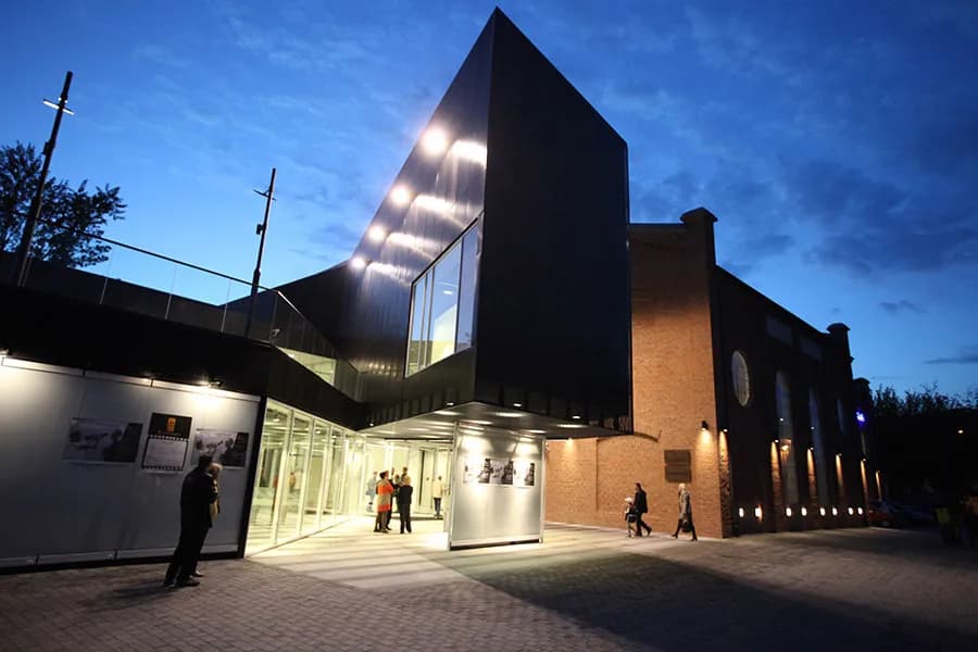 Mazowieckie centrum sztuki współczesnej Elektrownia w Radomiu i jego wystawy